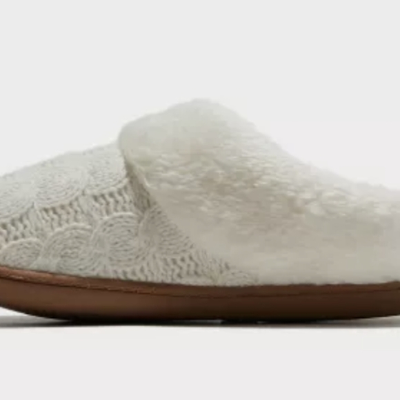 NWOT Deluxe by Dearfoams Women's Cream White Slippers Size L 9-10 - Picture 4 of 4